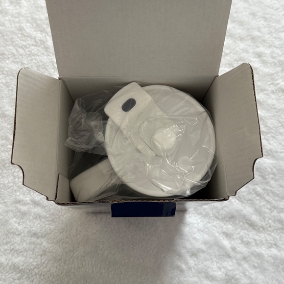 New in box - LazBoy 40 oz tumbler - Picture 5 of 5